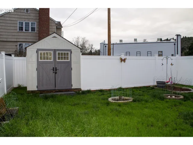 a house view with a outdoor space