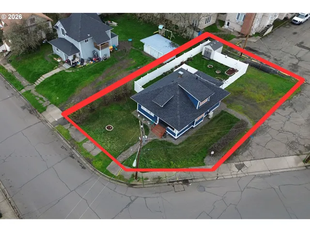 a view of an outdoor space