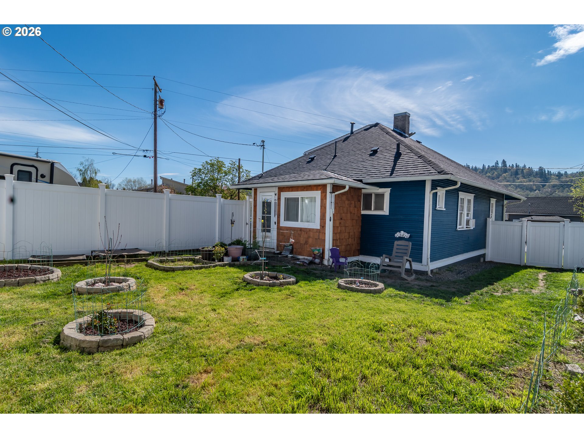 334 Northeast Nash Street Roseburg, OR 97470 - Photo 28 of 32 a backyard of a house with yard table and chairs