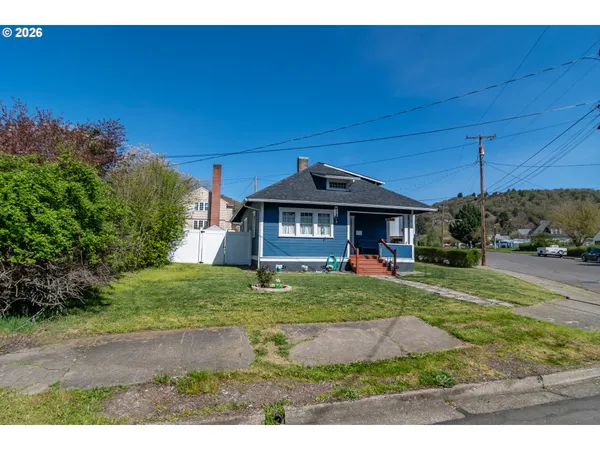 $275,000 | 334 Northeast Nash Street, Roseburg, OR 97470