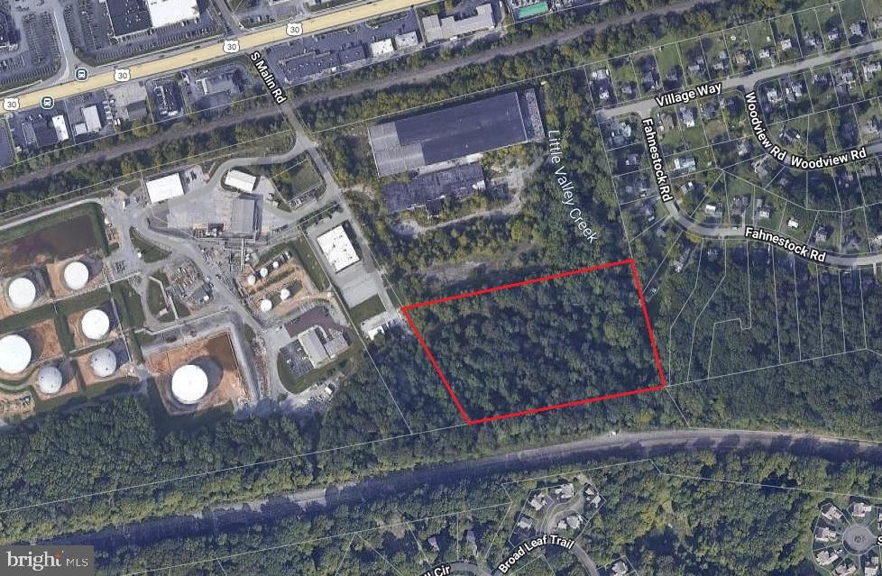 9 South Malin Road Malvern, PA 19355 - Photo 5 of 8 a view of a wooden door