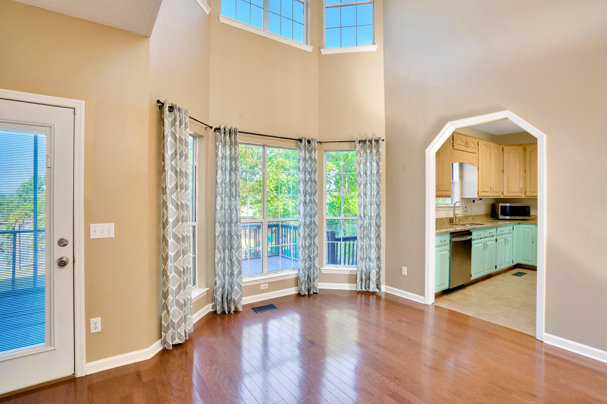 2021 Hamilton Brow Path Chattanooga, TN 37421 - Photo 15 of 41 Beautiful Living Space