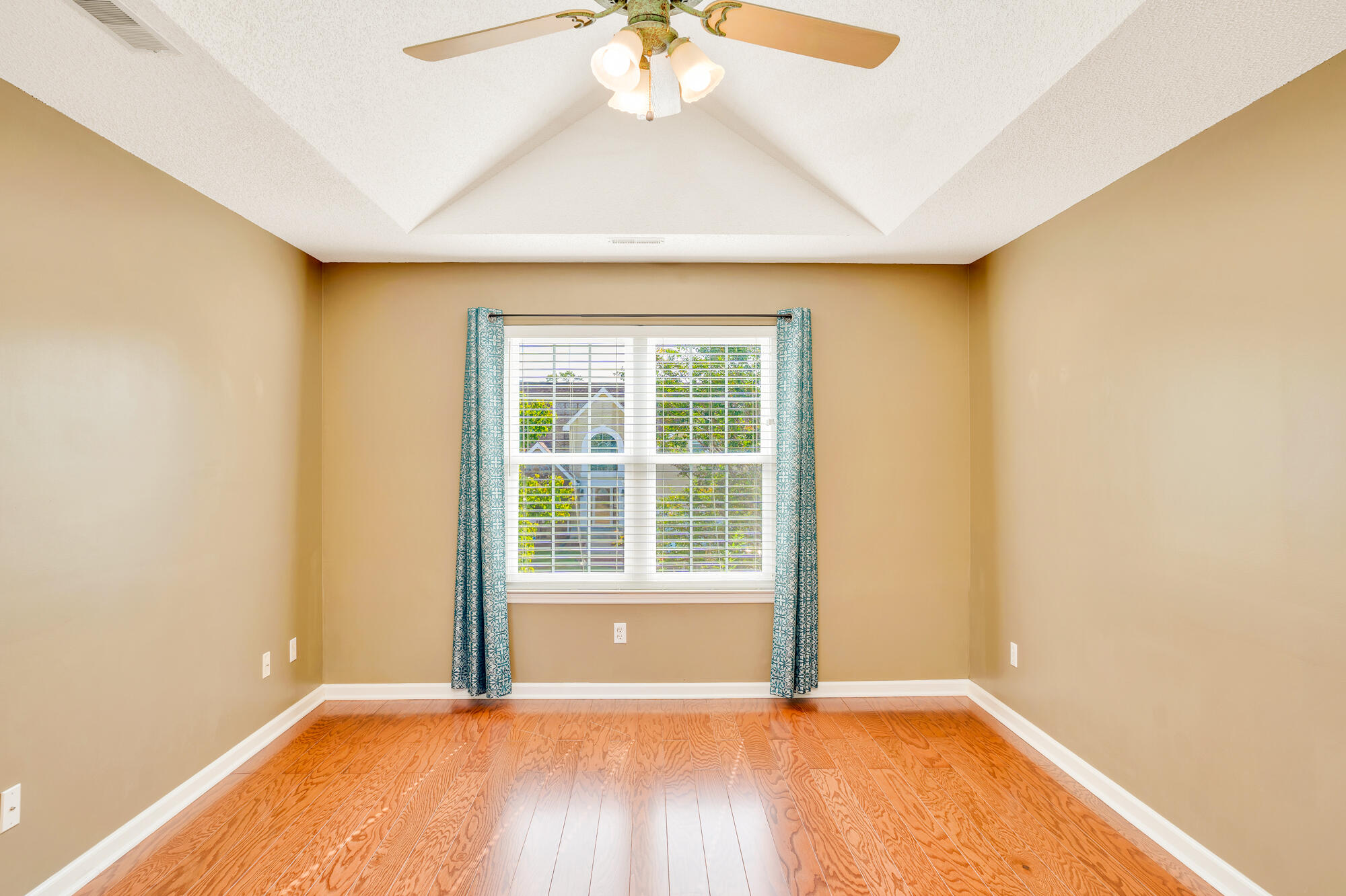 2021 Hamilton Brow Path Chattanooga, TN 37421 - Photo 5 of 41 Primary Bedroom with Tray Ceilings