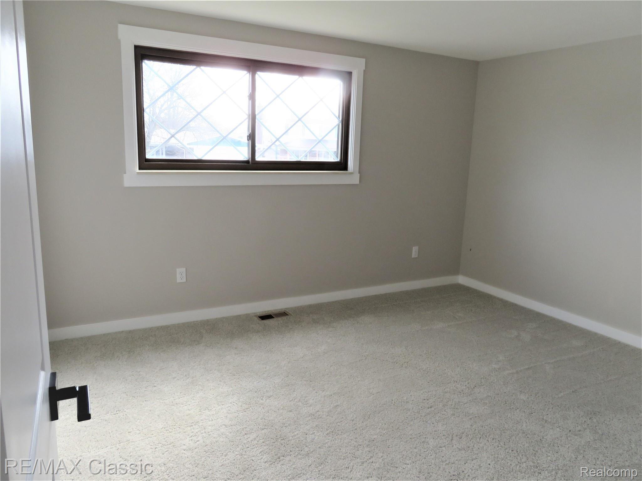 43032 Avon Road Canton, MI 48187 - Photo 17 of 37 Master bedroom view from entry.