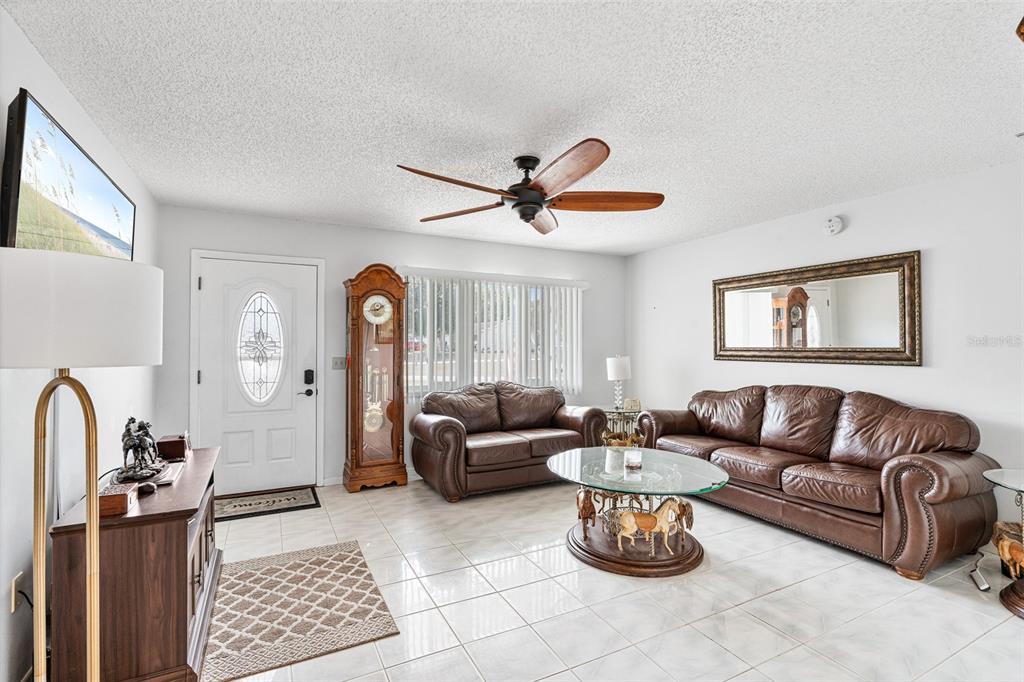 8571 Southwest 105th Place Ocala, FL 34481 - Photo 3 of 16