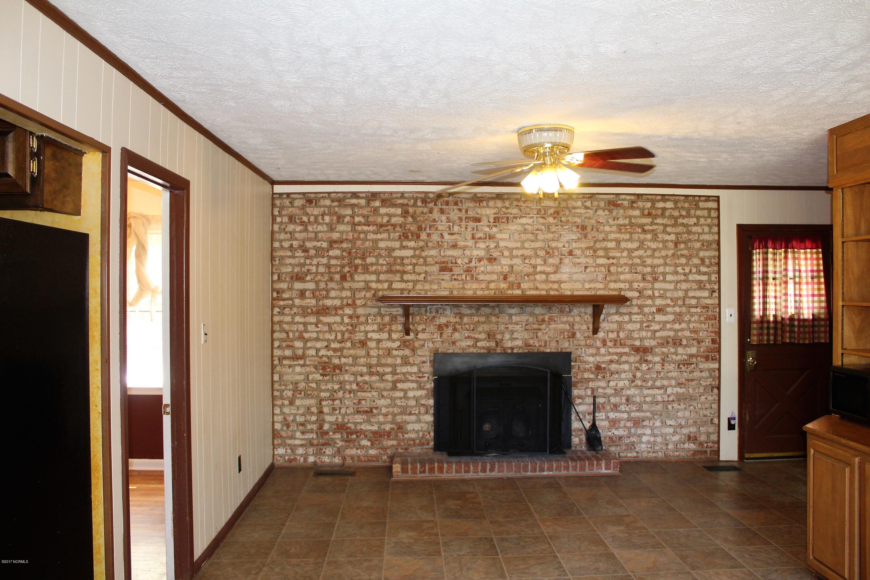 441 Sherwood Road Lumberton, NC 28358 - Photo 10 of 34 Den