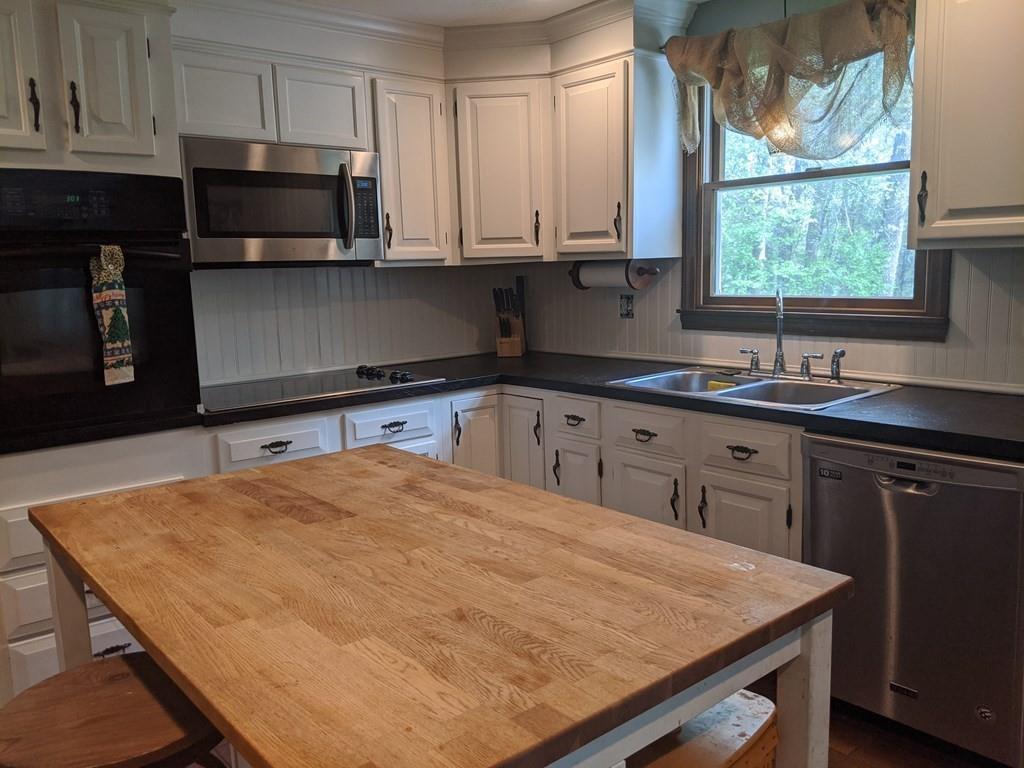 9 Groton Road Westford, MA 01886 - Photo 7 of 38