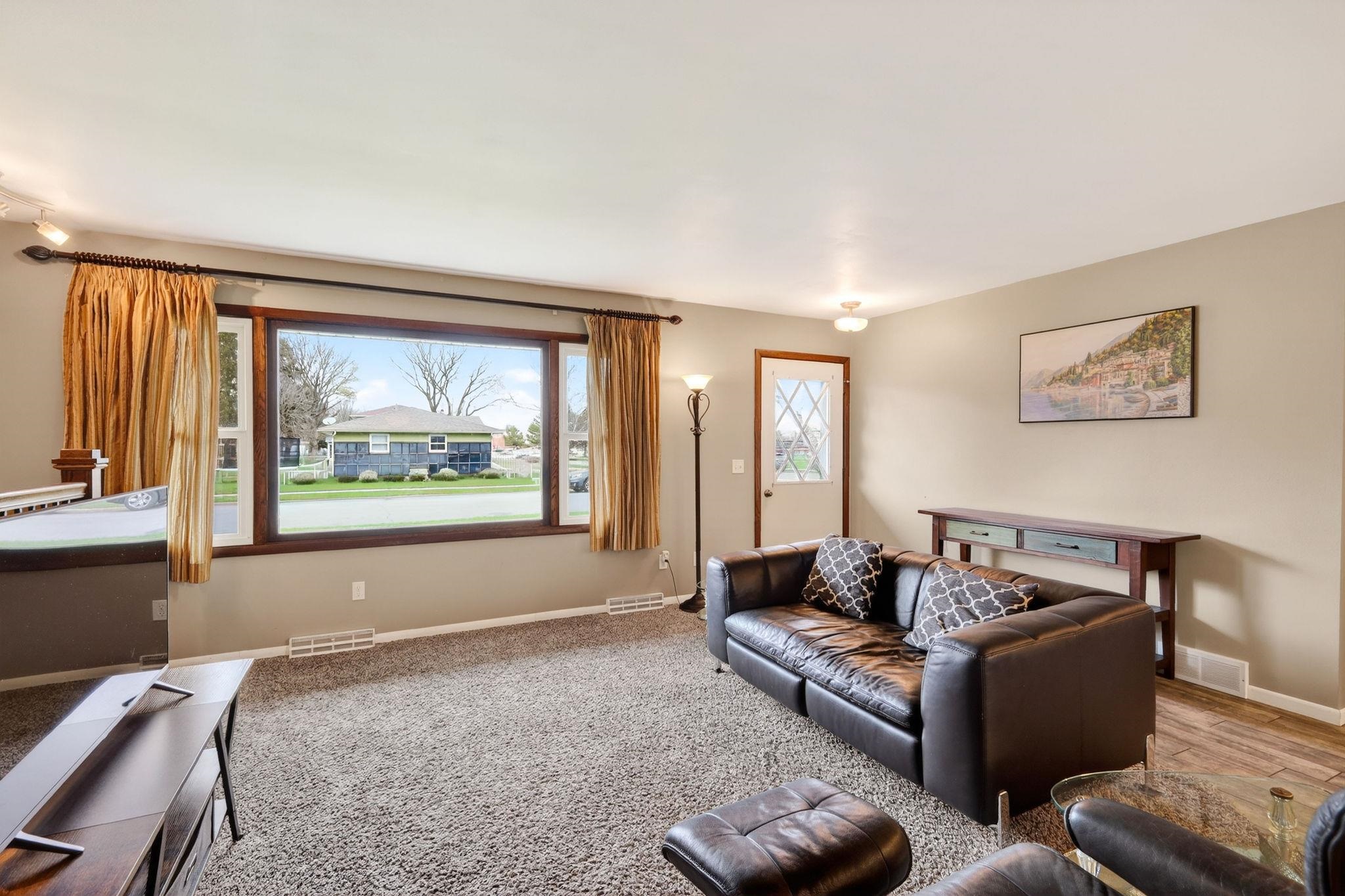 460 Nygaard Street Oregon, WI 53575 - Photo 7 of 60