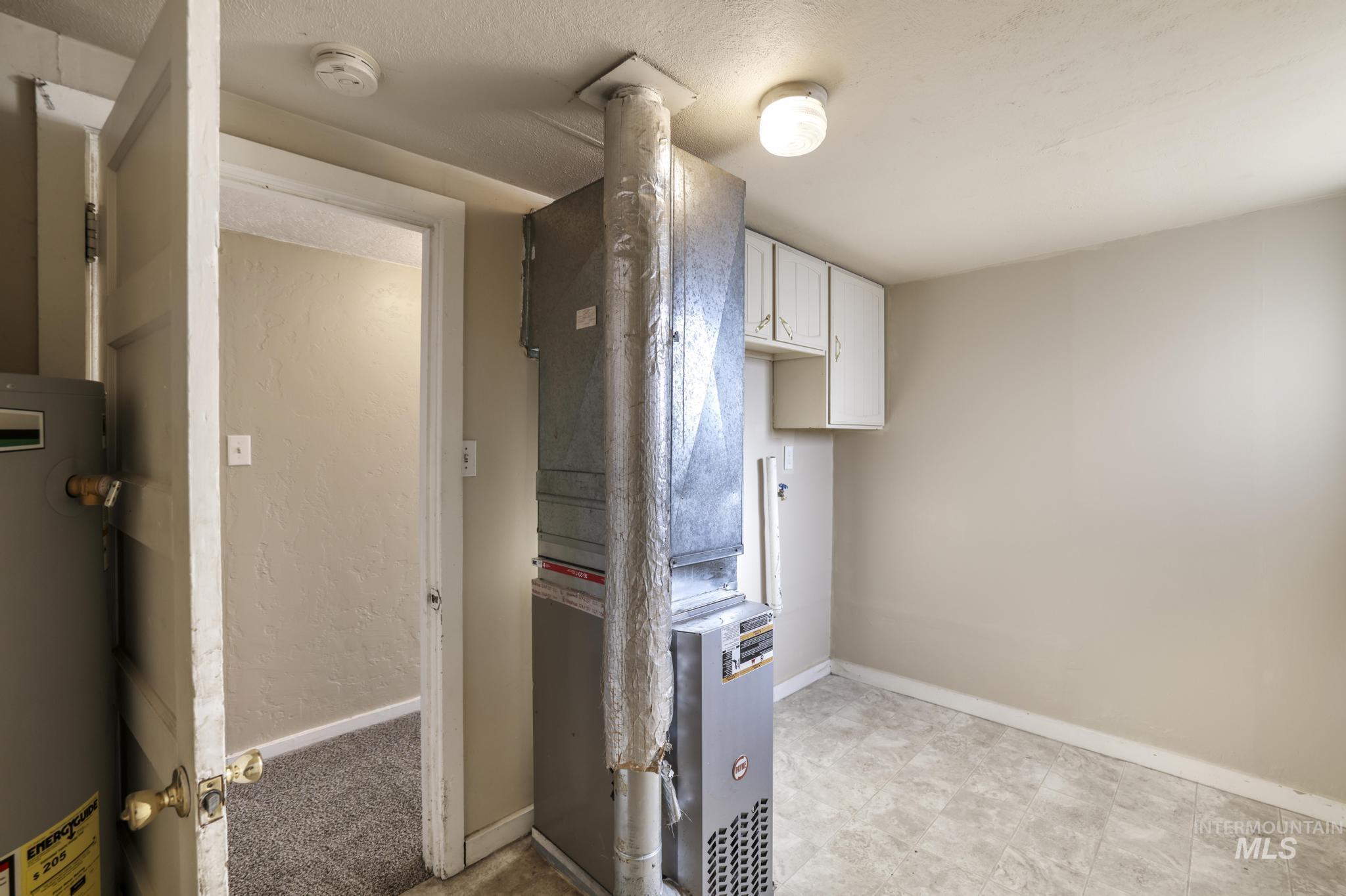 525 Adams Street Twin Falls, ID 83301 - Photo 22 of 31 Utilities featuring water heater and heating unit