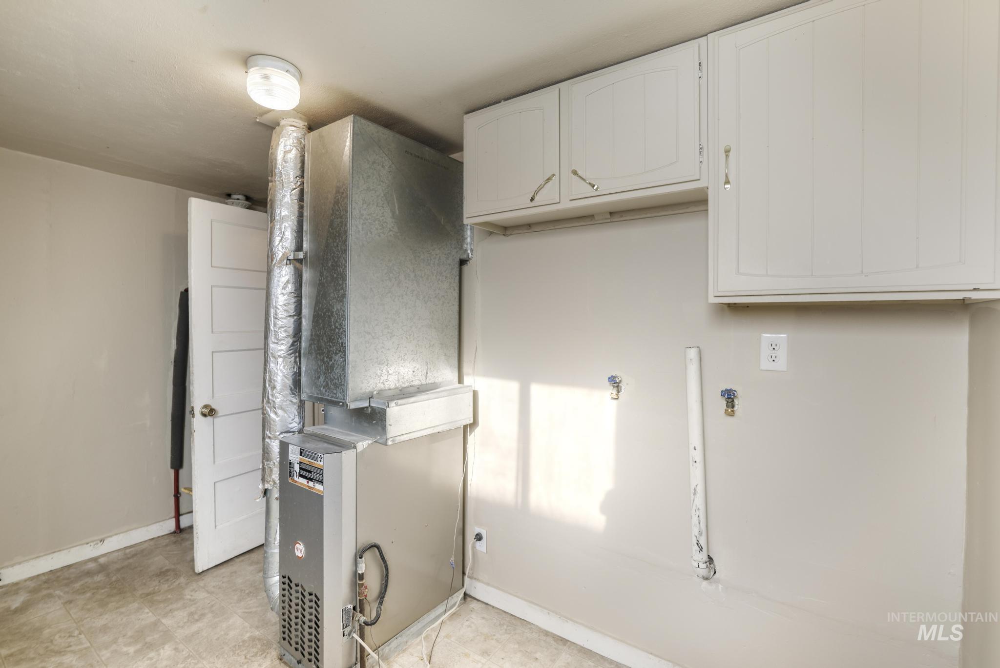 525 Adams Street Twin Falls, ID 83301 - Photo 23 of 31 Washroom with heating unit, cabinet space, and hookup for a washing machine