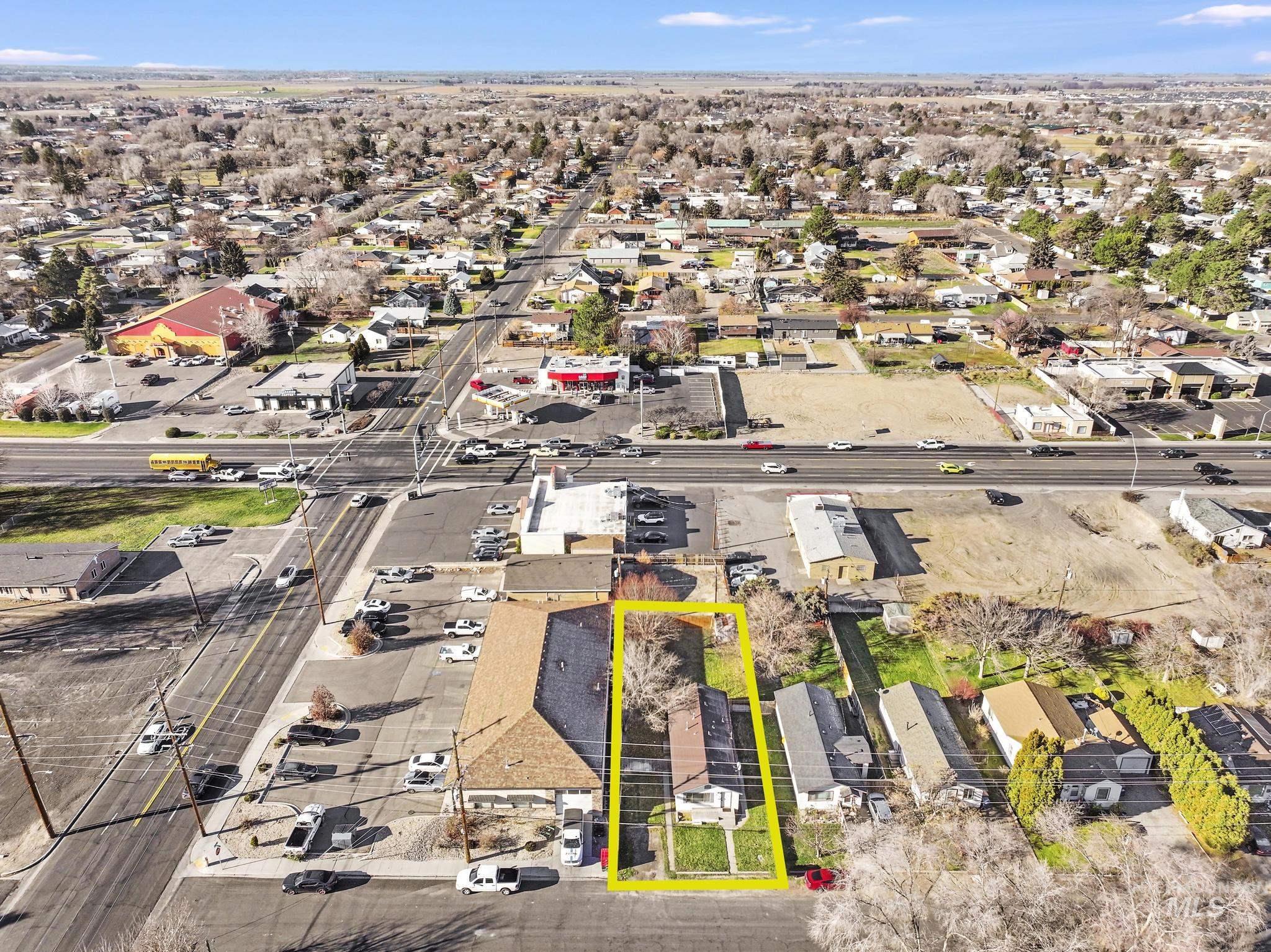 525 Adams Street Twin Falls, ID 83301 - Photo 29 of 31 Aerial view of residential area featuring property boundaries highlighted