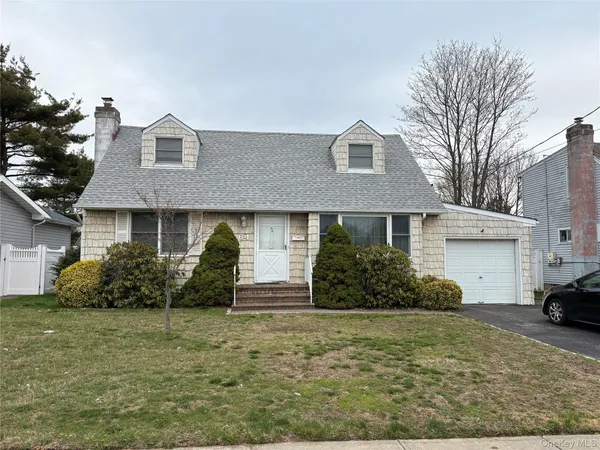 $629,000 | 64 Arlyn Drive East, Massapequa, NY 11758
