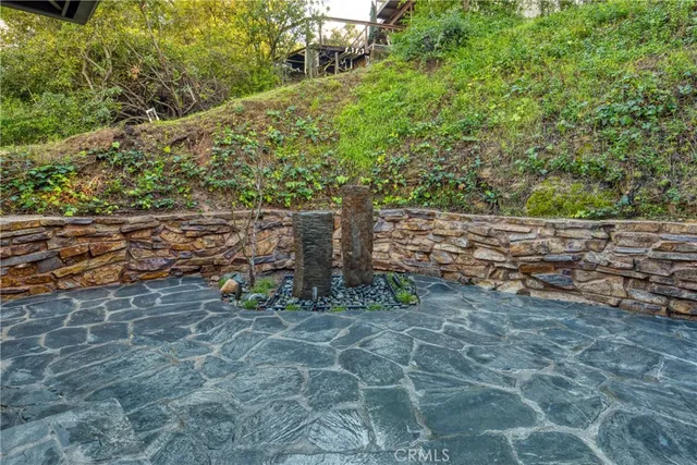 a view of an outdoor space