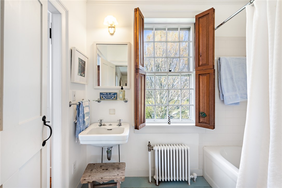 72 Fogland Road Tiverton, RI 02878 - Photo 27 of 45