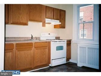 298 Sanford Road Upper Darby, PA 19082 - Photo 3 of 7