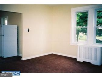 298 Sanford Road Upper Darby, PA 19082 - Photo 5 of 7