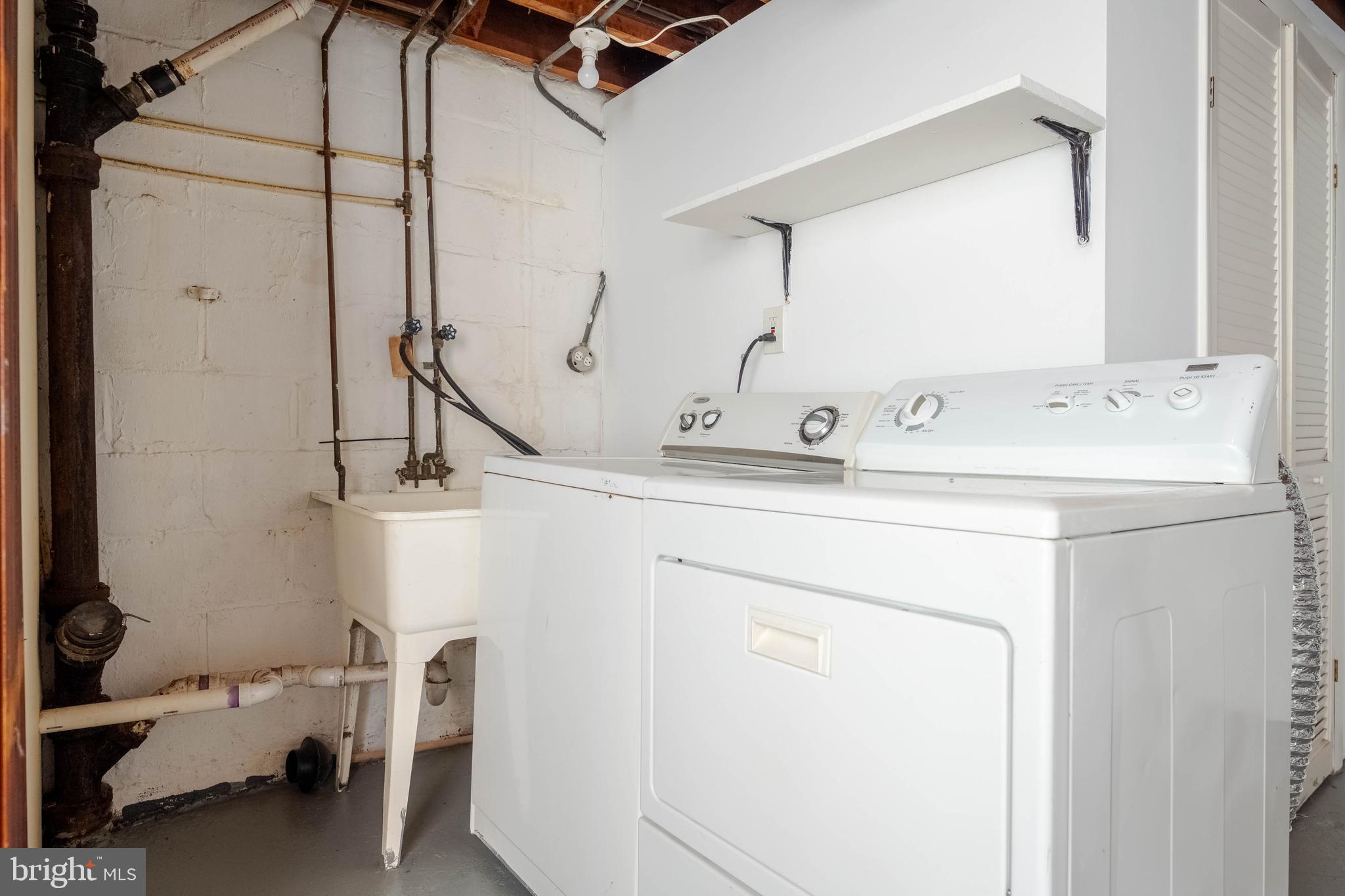 1325 Crofton Road Baltimore, MD 21239 - Photo 20 of 25 a bathroom with a sink and a mirror