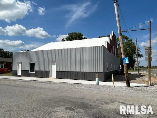 $215,000 | 102 West 3rd Street, Ina, IL 62846