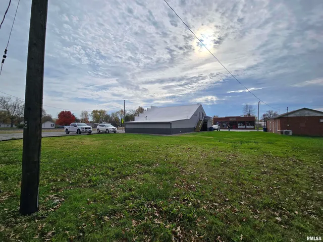 $215,000 | 102 West 3rd Street, Ina, IL 62846