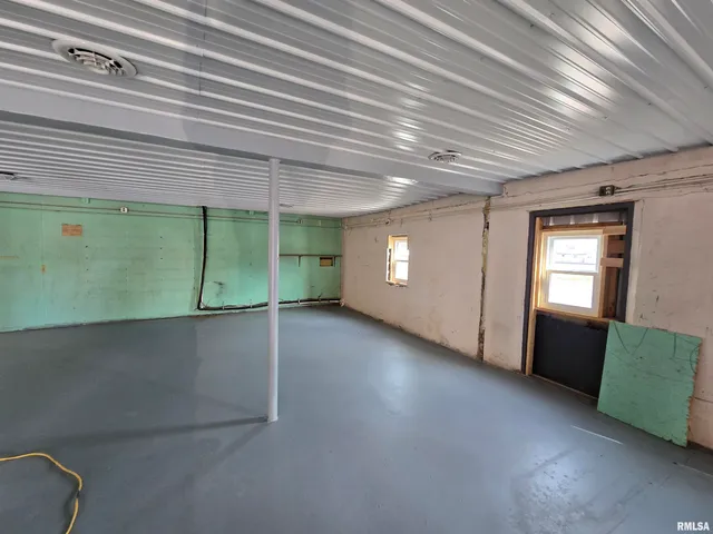 $215,000 | 102 West 3rd Street, Ina, IL 62846