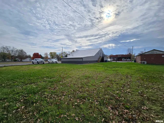 $215,000 | 102 West 3rd Street, Ina, IL 62846