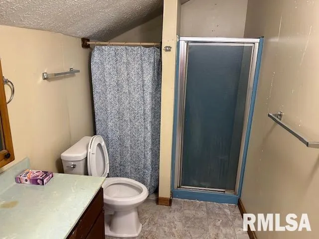 $215,000 | 102 West 3rd Street, Ina, IL 62846