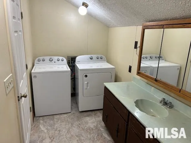 $215,000 | 102 West 3rd Street, Ina, IL 62846