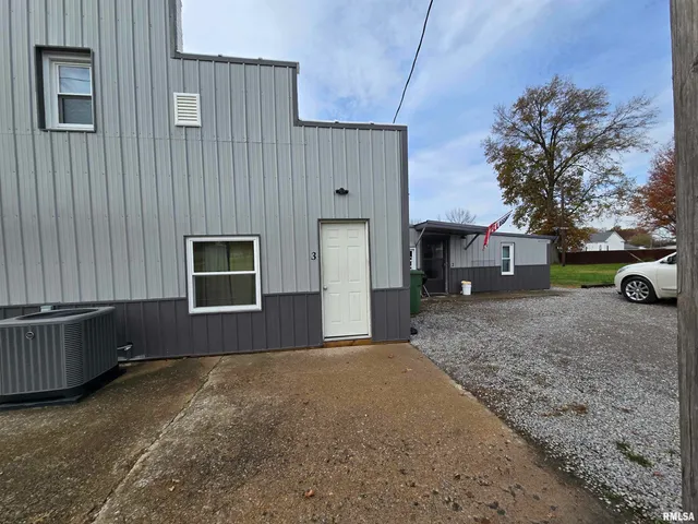 $215,000 | 102 West 3rd Street, Ina, IL 62846