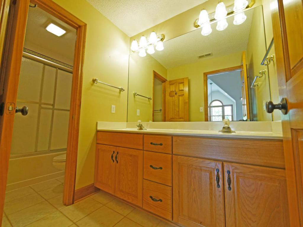 488 Highland Church Road Gray, TN 37615 - Photo 16 of 24 Guest bathroom