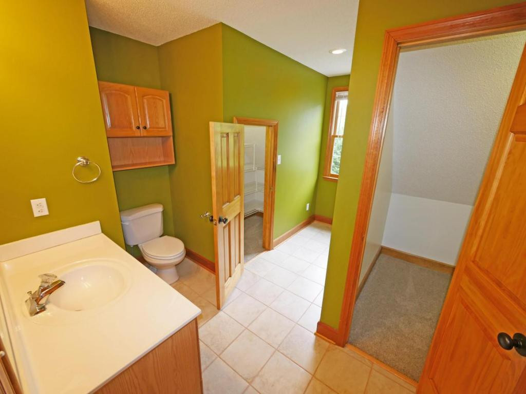 488 Highland Church Road Gray, TN 37615 - Photo 18 of 24 En suite bathroom