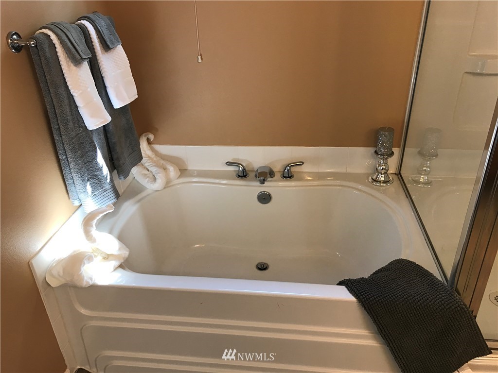 16135 Parkside Way Southeast Renton, WA 98058 - Photo 13 of 19