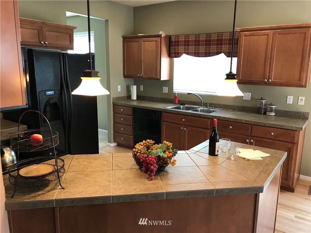 16135 Parkside Way Southeast Renton, WA 98058 - Photo 4 of 19