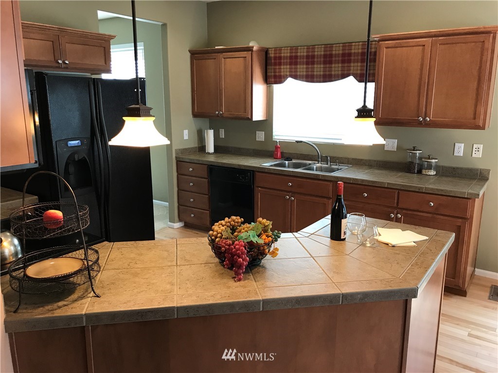 16135 Parkside Way Southeast Renton, WA 98058 - Photo 5 of 19