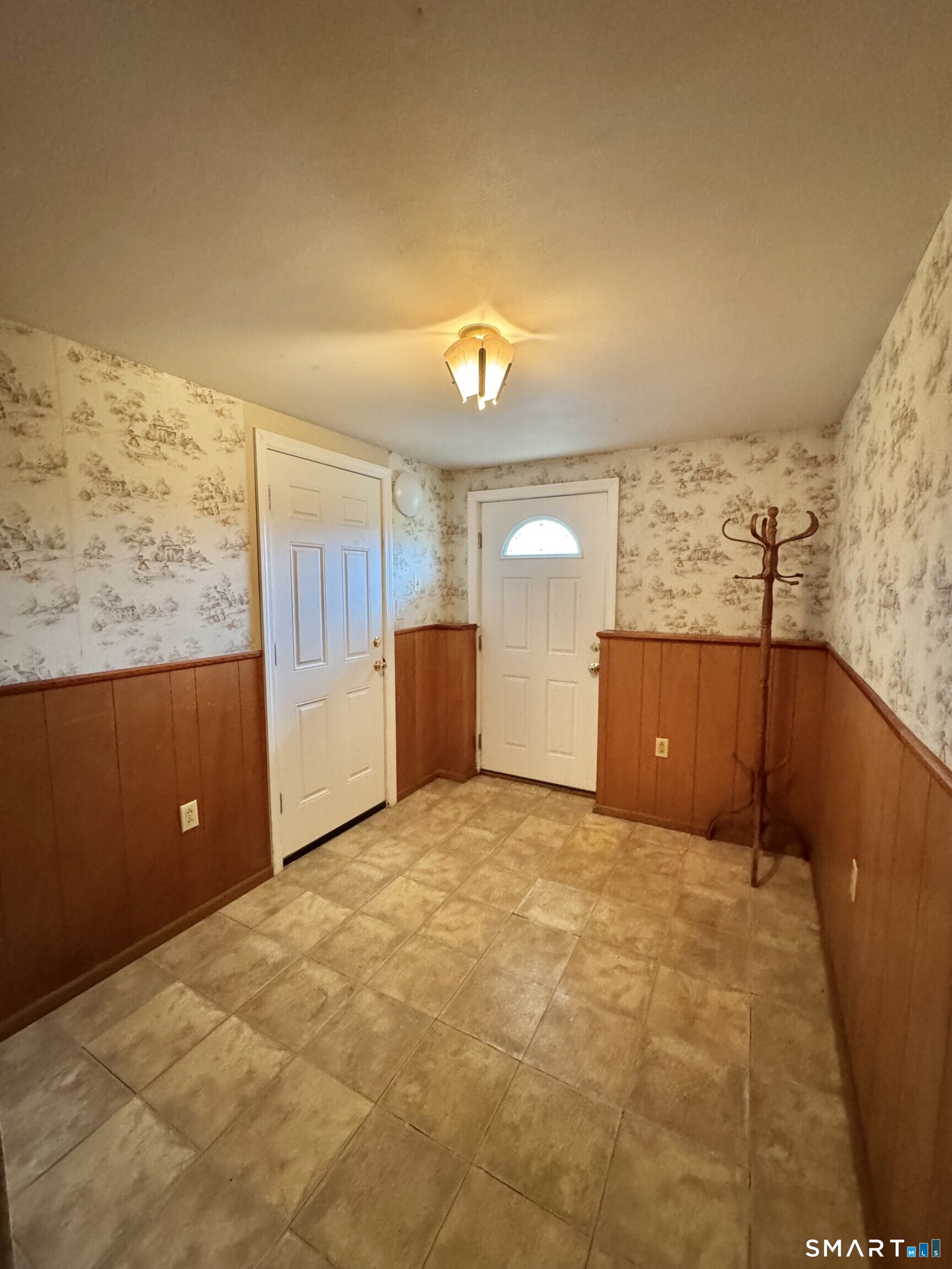 319 Jones Hollow Road Marlborough, CT 06447 - Photo 17 of 23 Side door entry to mudroom with direct access to the garage.