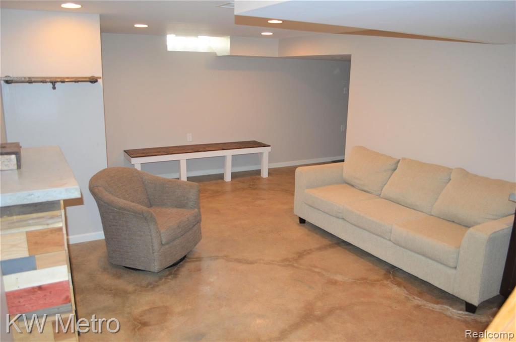 26827 Antique Road Woodhaven, MI 48183 - Photo 22 of 26