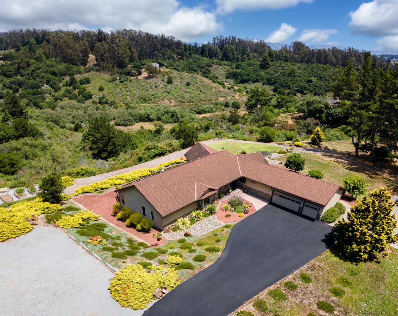 1130 Larkin Valley Road Watsonville, CA 95076 - Photo 9 of 48 Gallery Image 9