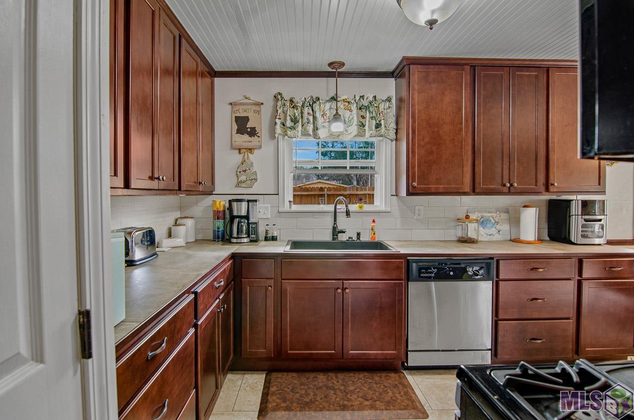 9711 Foster Road Baton Rouge, LA 70811 - Photo 3 of 19