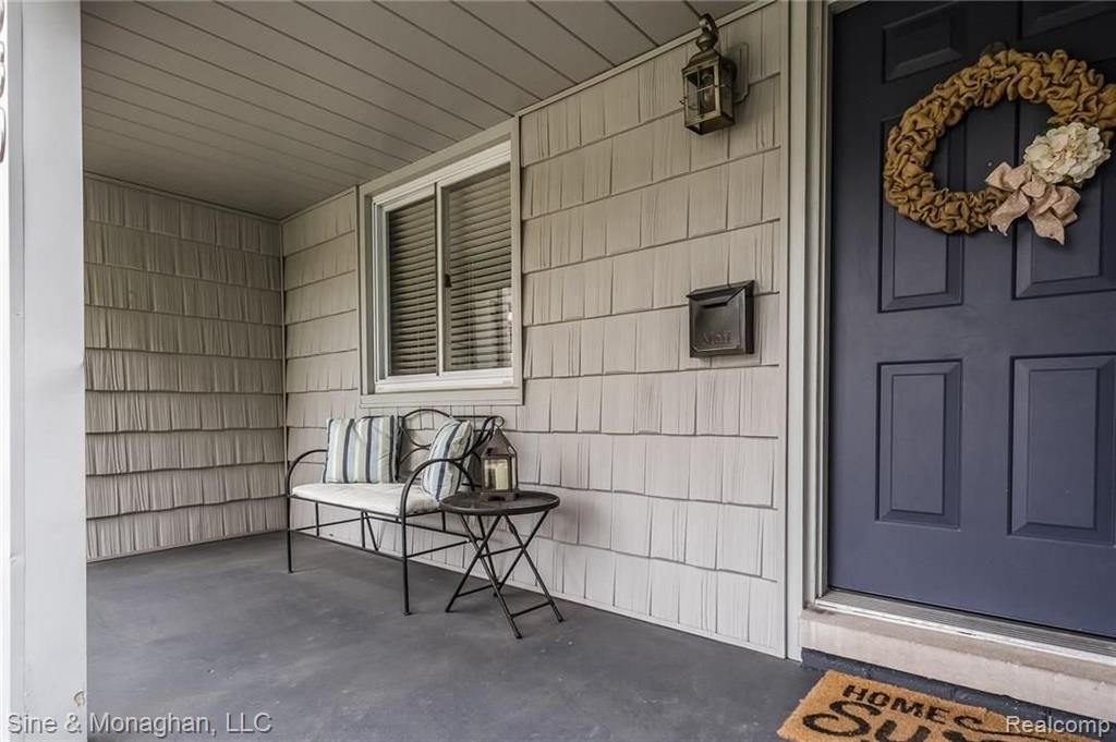 339 Ridgemont Road Grosse Pointe Farms, MI 48236 - Photo 3 of 39