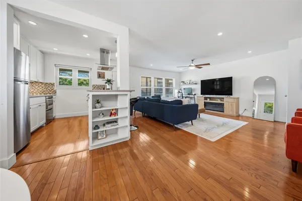 $360,000 | 2301 Lawnmont Avenue, Unit 8, Austin, TX 78756