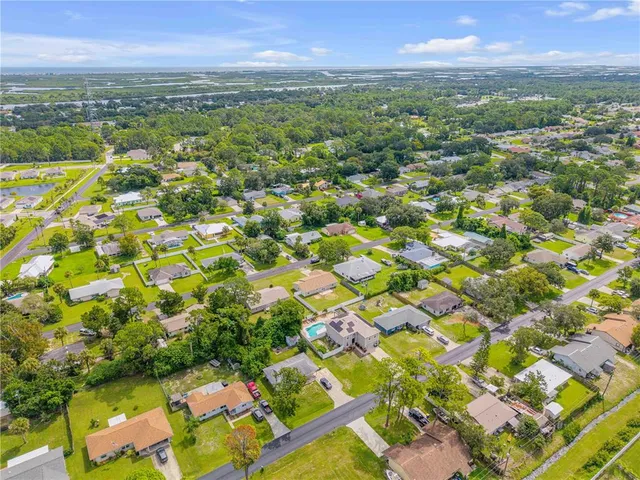 view of city with green space