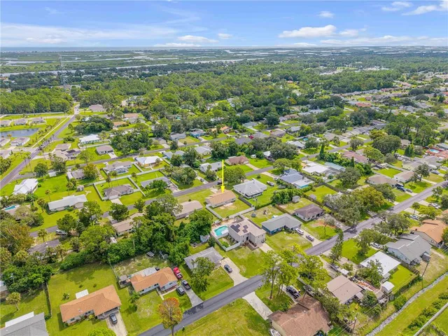 view of city with green space