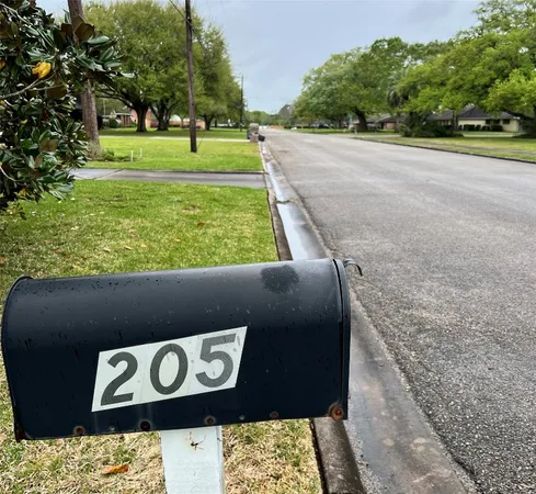 $390,000 | 205 Hillcrest Drive, Alvin, TX 77511