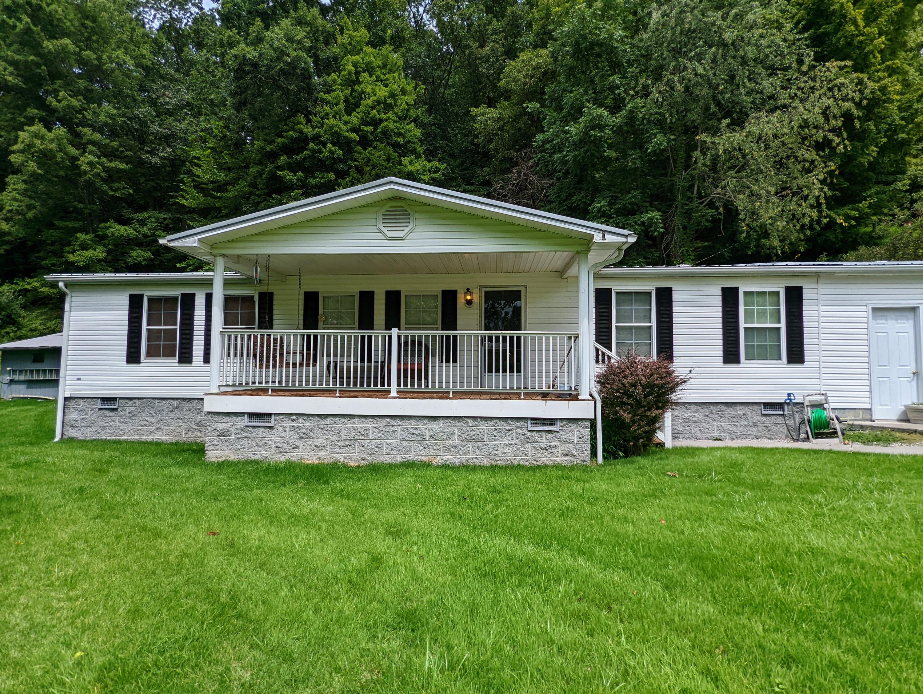 4283 Rose Ridge Clintwood, VA 24228 - Photo 4 of 31 PXL_20220820_172431355