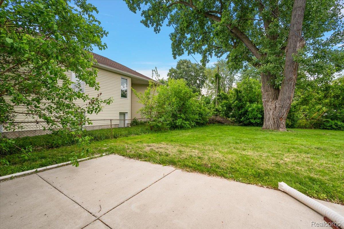 233 West 11 Mile Road Madison Heights, MI 48071 - Photo 42 of 44 17-233 W 11 Mile Rd-17.jpg