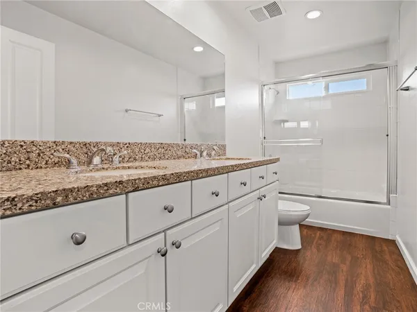 $4,600 | 15940 Ward Court, Van Nuys, CA 91406