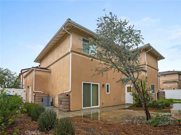 $4,600 | 15940 Ward Court, Van Nuys, CA 91406