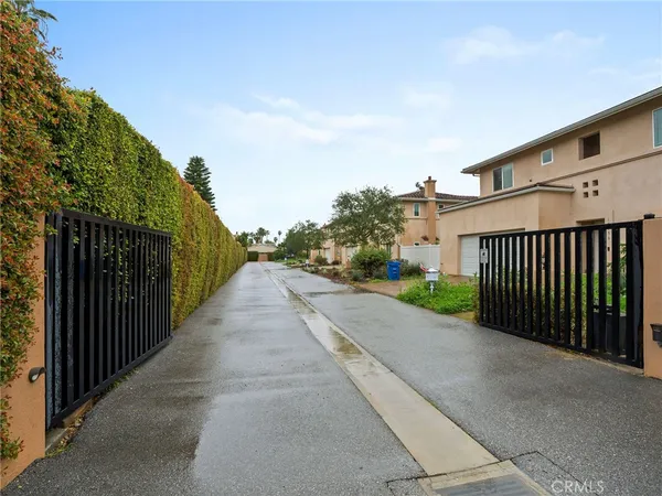 $4,600 | 15940 Ward Court, Van Nuys, CA 91406