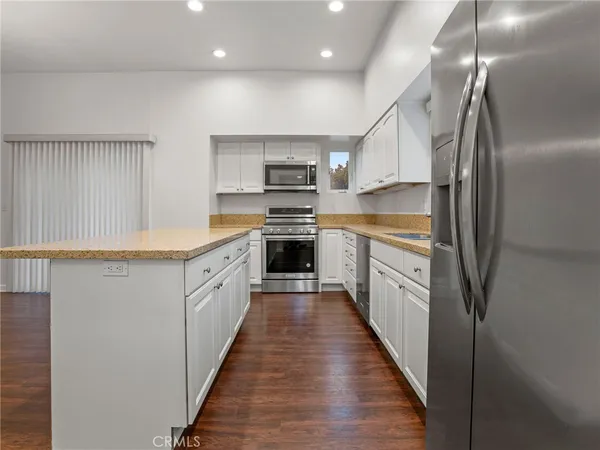 $4,600 | 15940 Ward Court, Van Nuys, CA 91406