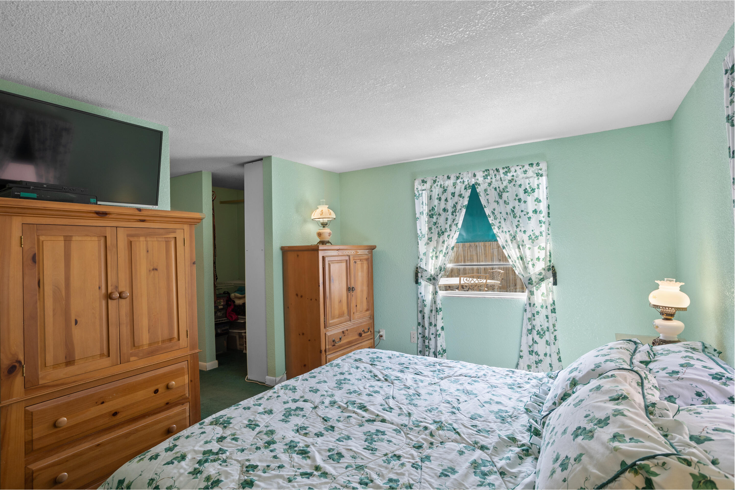 5655 Papaya Road West Palm Beach, FL 33413 - Photo 15 of 24 96 Master with Walk-in Closet