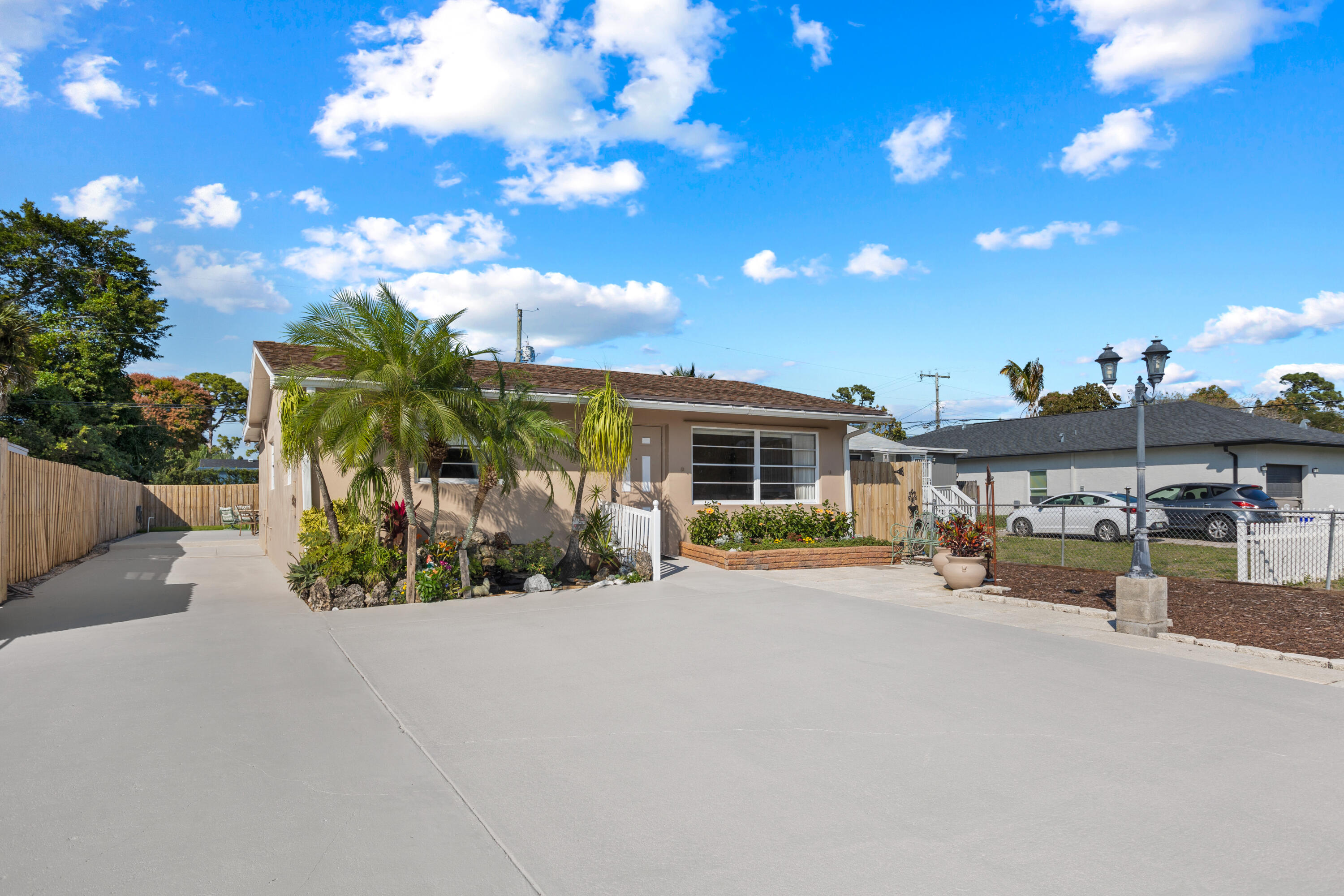 5655 Papaya Road West Palm Beach, FL 33413 - Photo 2 of 24 2 Driveway fits 6 cars